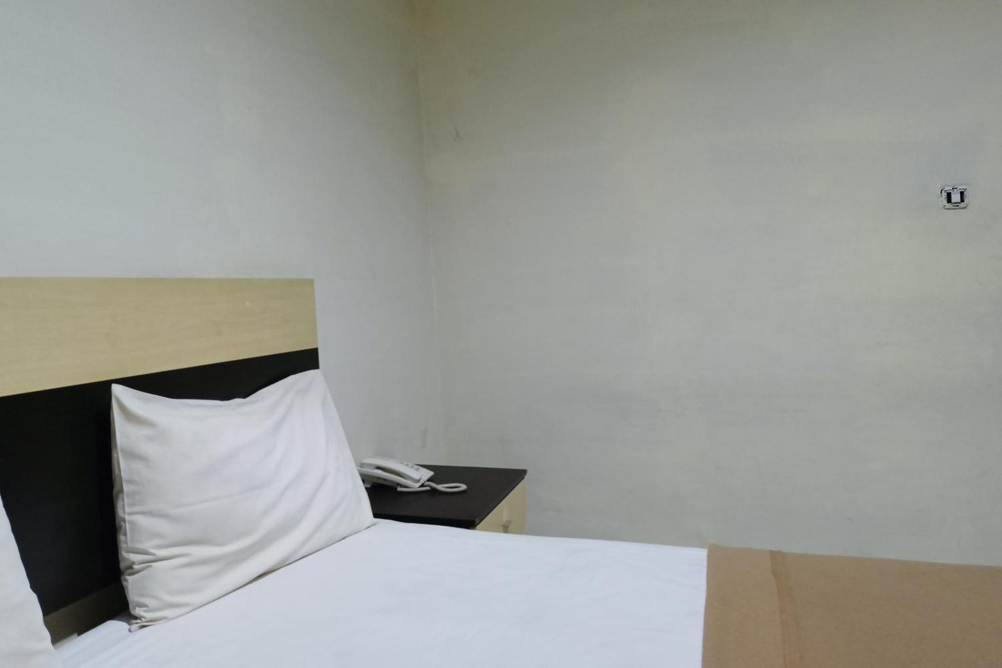 Oyo 93665 Puri Homestay Kendari Ngoại thất bức ảnh