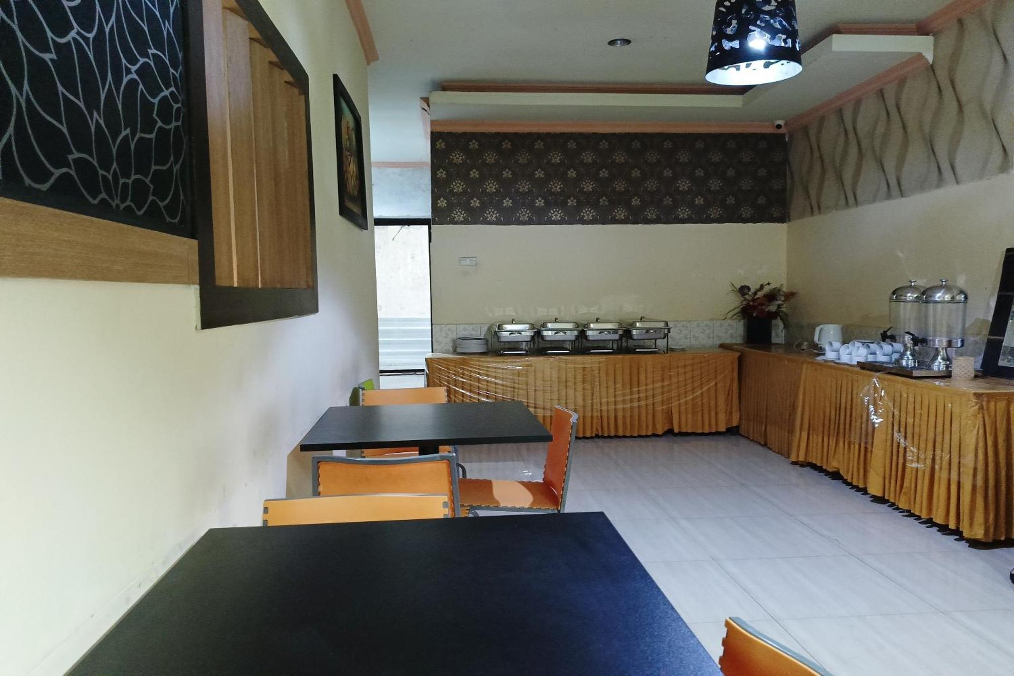 Oyo 93665 Puri Homestay Kendari Ngoại thất bức ảnh